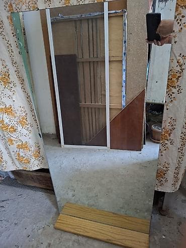 Продаю навесное зеркало (с крючками, с полочкой), размер 0,50 х100 = at lalafo.kg Продаю навесное зеркало (с крючками, с полочкой), размер 0,50 х100 =