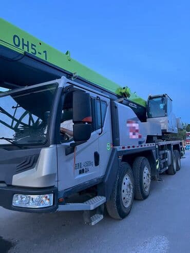 на железных номерах: Автокран, Zoomlion, 2023 г., от 30 м — 1