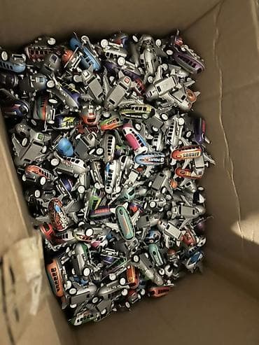 LED гирляндалар: Игрушки самолетики ✈️ для ребенка 
Продам оптом 
Цена договорная — 2