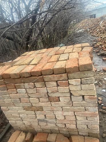 Кирпич полнотелый керамический, ручной формовки (разбор здания) -