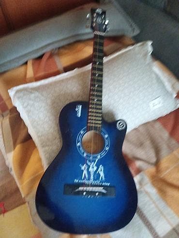 Комузы: Акустическая гитара 6‑струнная, корпус формата с вырезом (cutaway) для — 1