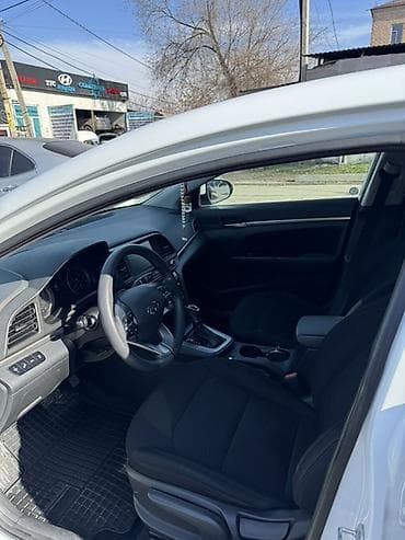 reno duster: Hyundai Elantra: 2018 г., 2 л, Автомат, Бензин, Седан — 8