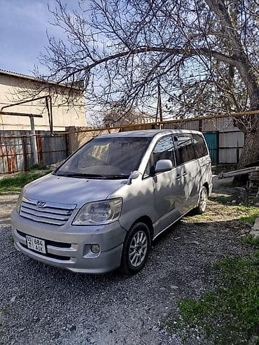 Продажа авто: Toyota Noah: 2003 г., 2 л, Автомат, Бензин, Минивэн — 2
