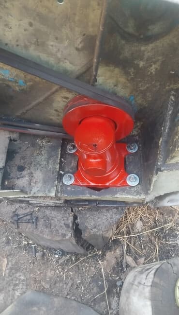 дом на обмен: Комбайн зерноуборочный (жатка с приводом, кабина и двигатель) - — 1