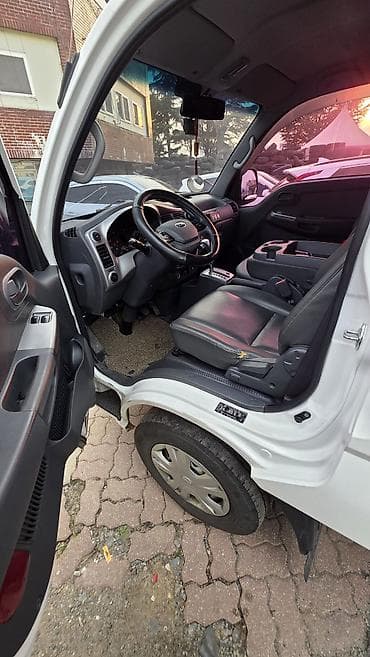 Kia BONGO: 2019 г., 2.5 л, Автомат, Дизель, Фургон — 9