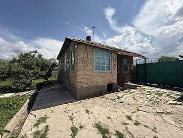 3 3: 🏡 Продаётся дом в г. Каракол! 📍 Адрес: ул. Московская, угловой — 2