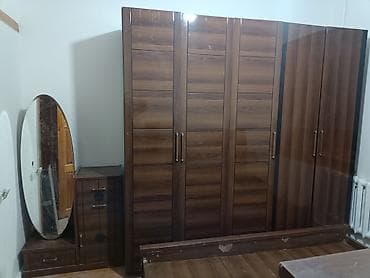 спальный гарнитур купе: Спальный гарнитур б/у кровать ? 2.00 шкаф. трюмо, 2 прикроватные — 1