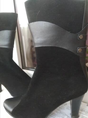 сапоги из натурального меха и кожи: Продаю красивые кожанные сапожки черного цвета, на устойчивом — 2