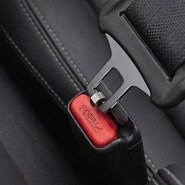 вешалка на авто: Автомобильная клипса-заглушка ремня безопасности с крючком-карабином — 2