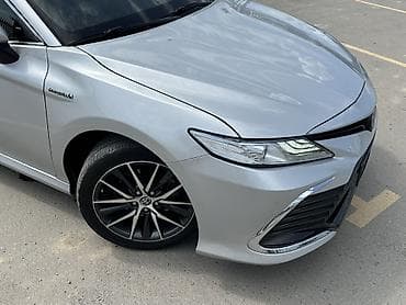 byd leopard: Toyota Camry: 2021 г., 2.5 л, Вариатор, Гибрид, Седан — 2