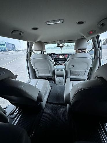 мини бутка: Kia Carnival: 2018 г., 2.2 л, Автомат, Дизель, Минивэн — 10