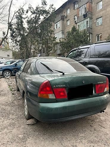 калыб: Mitsubishi Carisma: 2000 г., 1.8 л, Кол менен иштөөчү, Бензин, Седан — 4