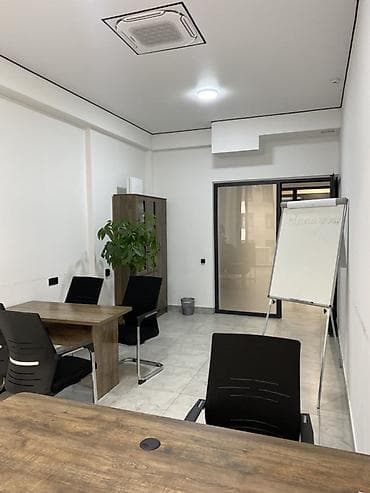 офис бишкек: Аренда офисов, 45 м², В бизнес центре, С оборудованием — 1