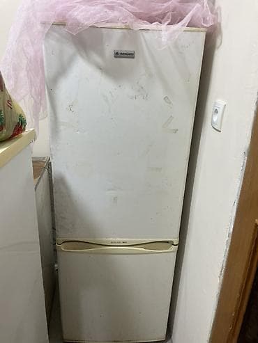 Компактный двухкамерный холодильник с верхней морозильной камерой — 5