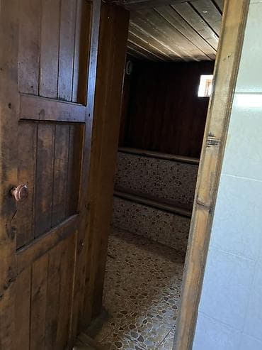 сарай для скота: Продаётся одноэтажный жилой дом с большим двором и хозяйственными — 10