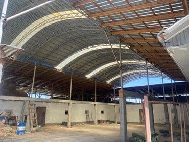 сдаю дом без хозяин: Сдается помещение 1500тыс КВ м имеются 3 сарая 1навес 1конюшня — 13