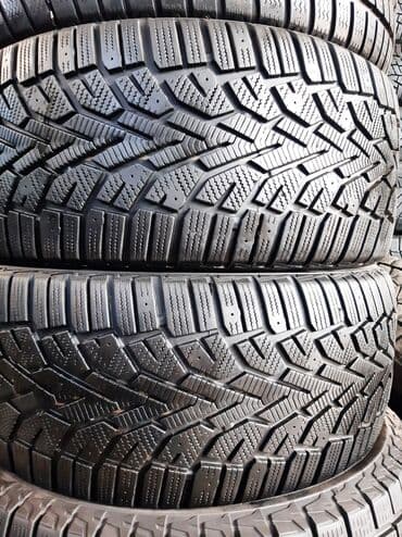 шины зимние новые: Шины, 235/45/17 2шт. Зима, липучка, резина привозная, состояние — 4