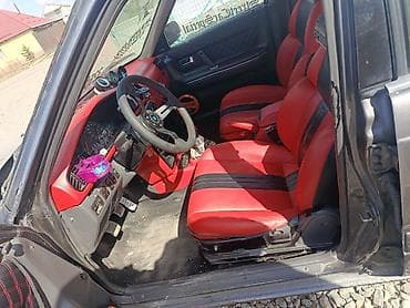 раф читири: Тюнингованный седан (4 двери) с ярким спортивным стилем. Основные — 3