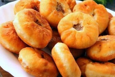 продаю яйцо: Сосиски в тесте, свежая выпечка из пекарни. - Румяная, глянцевая — 6