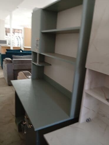 угловой письменный стол: Компьютерный стол, Новый, С полками — 4