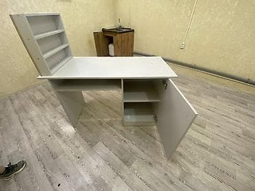 Продается 
Маникюрный стол 4тс
Полка для лаков 3тс — 1