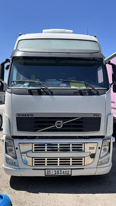 Тягач, Volvo, Тентованный
