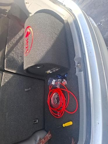 короб для саба: Автомобильный сабвуфер в корпусе (бочонок) - Форм-фактор — 4