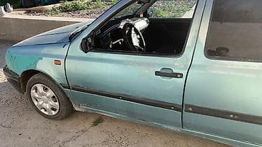 Продажа авто: Volkswagen Golf: 1993 г., 1.6 л, Механика, Бензин, Хэтчбэк — 3