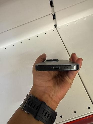 apple 17 pro: IPhone 16 Pro, Б/у, 256 ГБ, Black Titanium, Защитное стекло, Чехол, Кабель, 96 % — 6