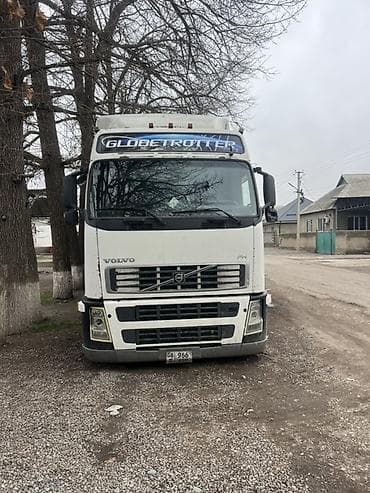 е 52: Тягач, Volvo, Тентованный — 3