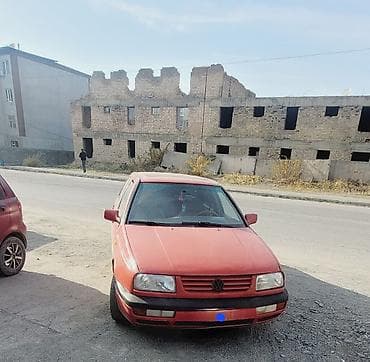 Volkswagen Vento: 1992 г., 2 л, Ручные, Бензин, Седан at lalafo.kg Volkswagen Vento: 1992 г., 2 л, Ручные, Бензин, Седан