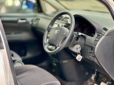 куплю дом на колёсах: Toyota Ipsum: 2004 г., 2.4 л, Автомат, Бензиновая, Минивэн — 9