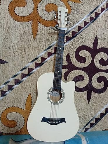 Гитары: Акустическая гитара 6-струнная, форма корпуса Dreadnought с вырезом — 1