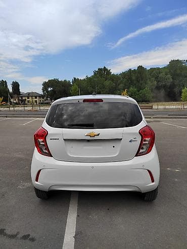 mazda cronos: Chevrolet Spark: 2017 г., 1 л, Автомат, Бензин, Хэтчбэк — 4