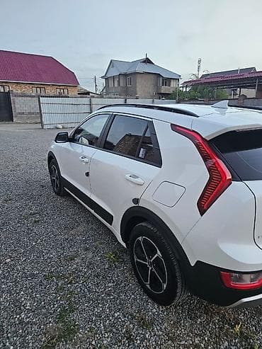 Kia Niro: 2022 г., Гибрид, Кроссовер — 3