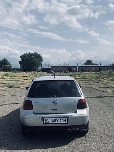 авто рага: Volkswagen Golf: 2001 г., 1.6 л, Кол менен иштөөчү, Бензин, Хетчбек — 3