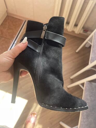 сапоги из натурального меха и кожи: Продаю почти новые Деми полу сапог на каблуках в идеальном состоянии — 5