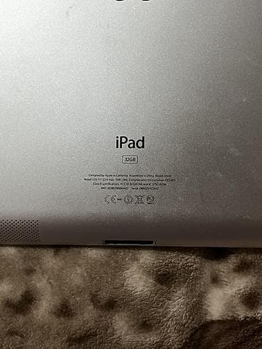 Планшеты: Зарядка в комплекте Apple iPad (A1459) 32 ГБ, 9.7" - Модель: iPad с — 4