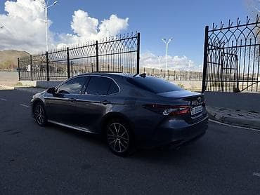 с4 2: Toyota Camry: 2021 г., 2.5 л, Автомат, Гибрид, Седан — 5