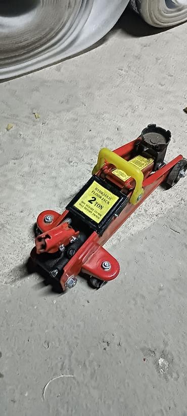 Гидравлический подкатной домкрат 2 т. - Грузоподъёмность: 2 тонны