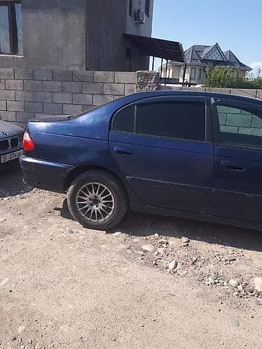 corolla runx: Toyota Avensis: 2001 г., Седан — 3