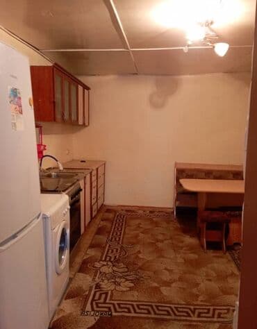 домик совхоз фрунзе: Предлагается к аренде дом с несколькими комнатами. В комнатах уложен — 4