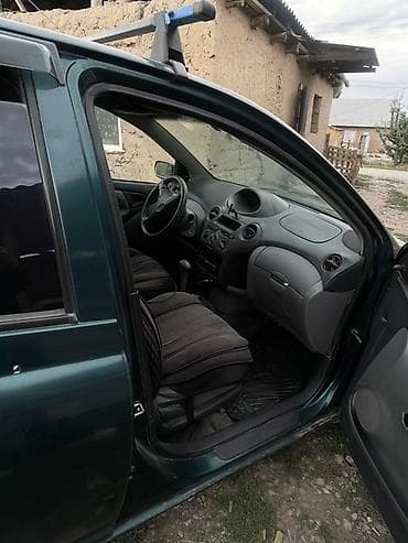 прадо 2015: Toyota Platz: 2001 г., 1.5 л, Автомат, Бензин, Седан — 4