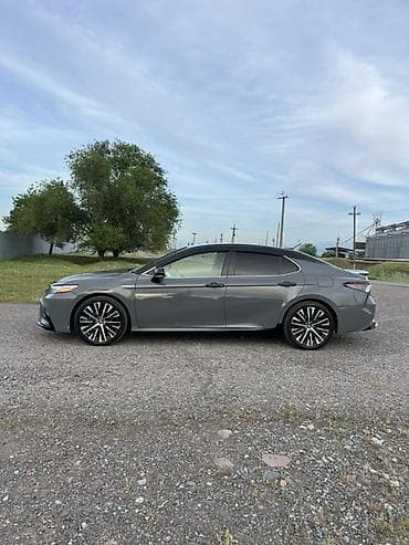машина в идеальном состоянии: Toyota Camry: 2019 г., 2.5 л, Вариатор, Гибрид, Седан — 4