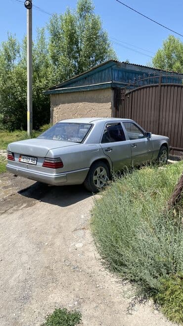 набор ключей для автомобиля в чемодане: Mercedes-Benz W124: 1991 г., Седан — 3