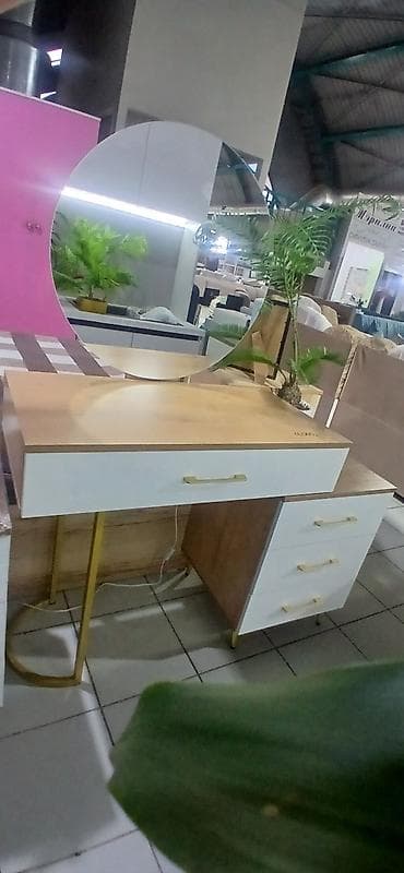 стол для косметики с зеркалом: Туалетный столик, Новый, С подсветкой, ЛДСП — 6