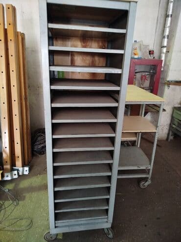 уголок на кухню цена: Продаем столы стеллажи журнальный столик=1000 сом. столы 3.5*1.75 — 2