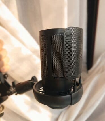 звуковые карты kotion: USB-микрофон с RGB-подсветкой и комплектом для настольного крепления — 1