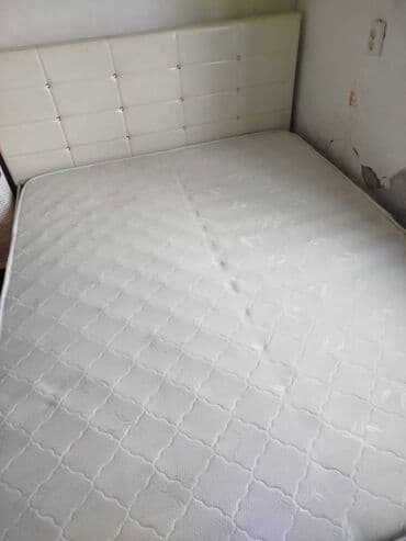 купить двуспальную кровать с матрасом недорого: Двуспальная кровать с мягким изголовьем и матрасом. - Размер — 1