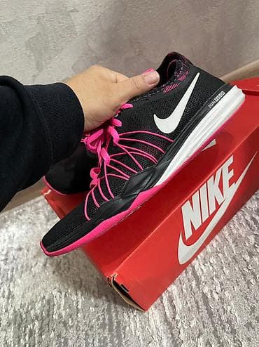 lining крассовки: Оригинал NIKE
Размер 38.5
Для бега — 3